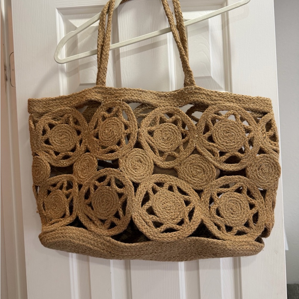 Woven Circle Tote summer/vacation Bag in Tan